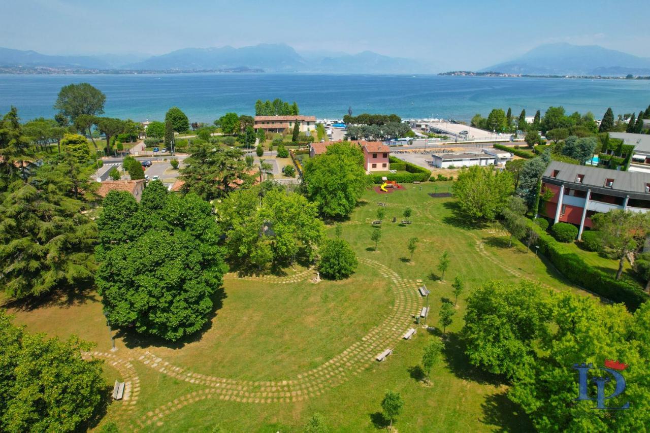 Desenzanoloft Official Partner Marriott Homes & Villas - Dolce Vita With Garden And Pools Desenzano del Garda Kültér fotó