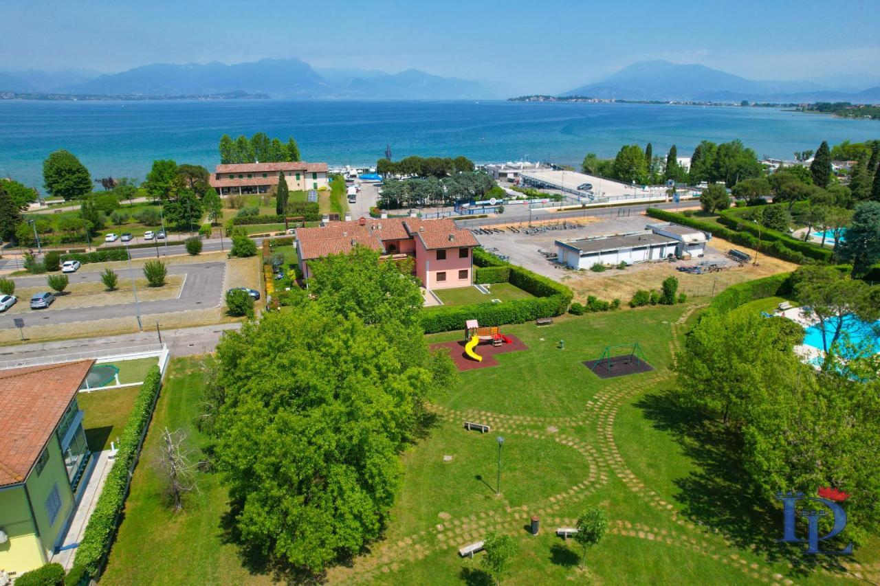 Desenzanoloft Official Partner Marriott Homes & Villas - Dolce Vita With Garden And Pools Desenzano del Garda Kültér fotó