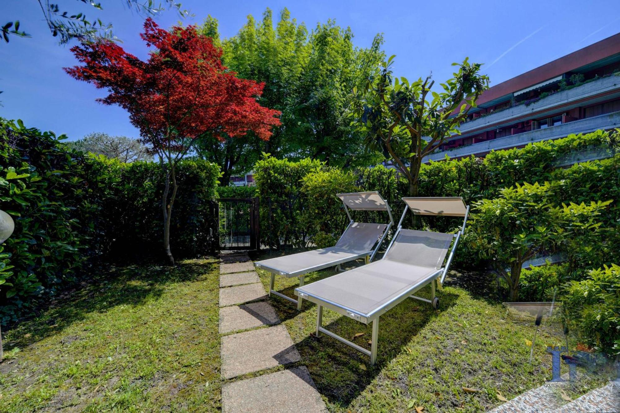 Desenzanoloft Official Partner Marriott Homes & Villas - Dolce Vita With Garden And Pools Desenzano del Garda Kültér fotó